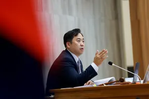 “ИРГЭДИЙН НЭР БАРЬСАН УЛС ТӨР ҮҮ, ЭСВЭЛ БОДИТ ХАМГААЛАЛТ УУ?”