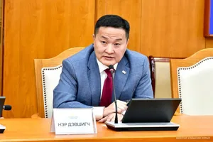 ҮНДСЭН ХУУЛИЙН ЦЭЦИЙН ТОМИЛГООД Г.ЭРДЭНЭБАТЫН НЭР ДЭВШҮҮЛЭЛТ МАРГААН ДАГУУЛЖ БАЙНА