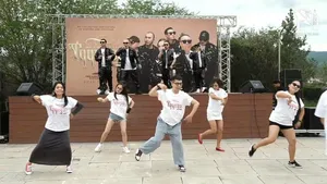 "Mc collection" сонсож дэмждэг залуустаа зориулж  Үндэсний Цэцэрлэгт хүрээлэнд үнэ төлбөргүй цэцэгтэй эвент зохион байгуулж байна